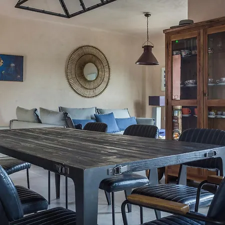 Luxurious Nadoria, Ithaca Island