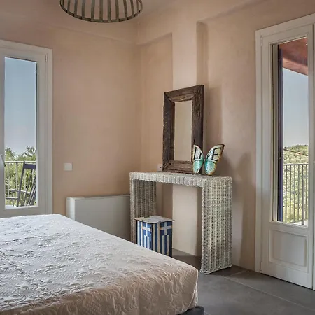 Luxurious Nadoria, Ithaca Island Βαθύ