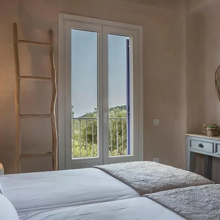 Luxurious Nadoria, Ithaca Island